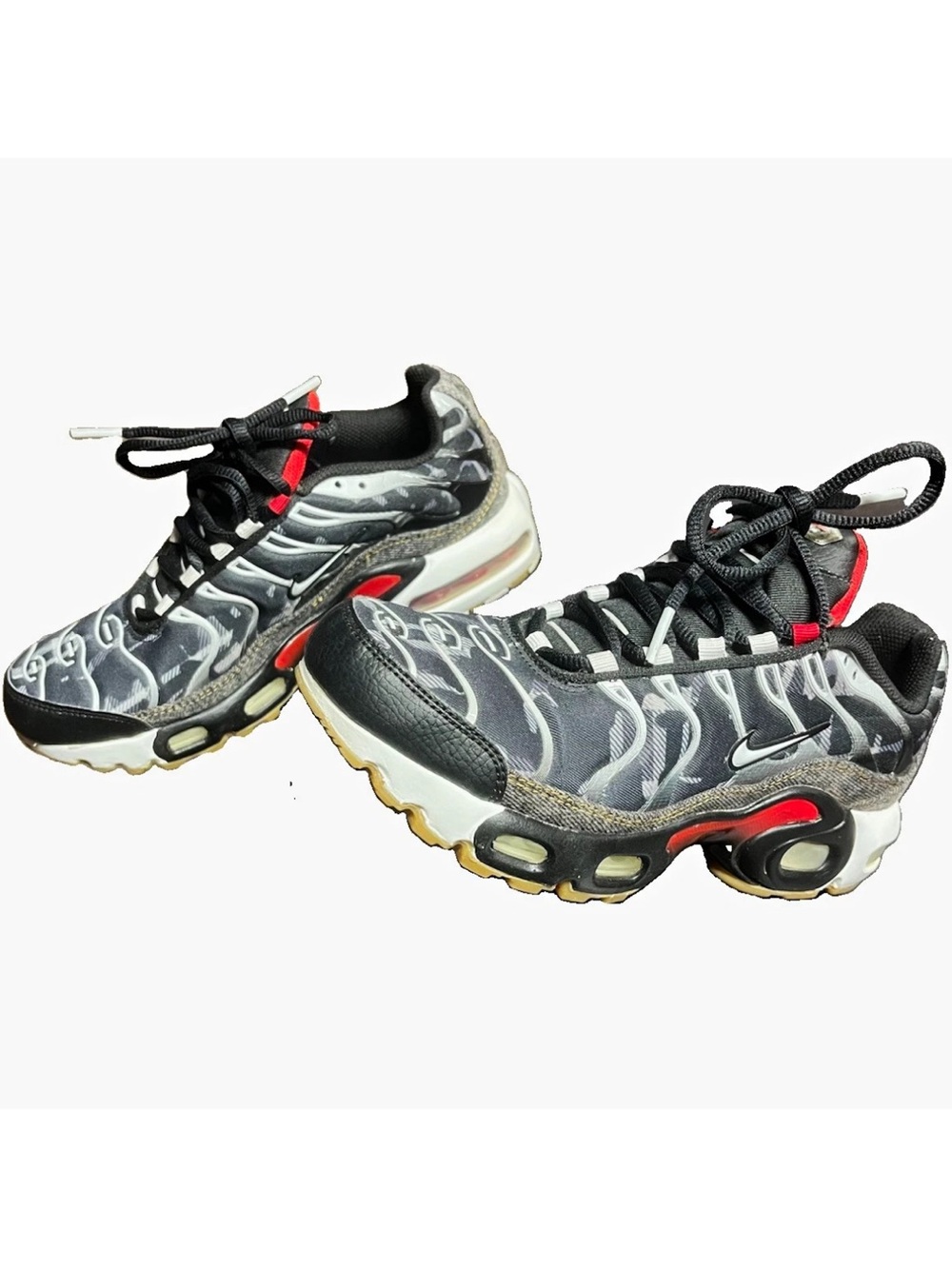 Nike Kids Black and Red Patterned Mesh Sneakers